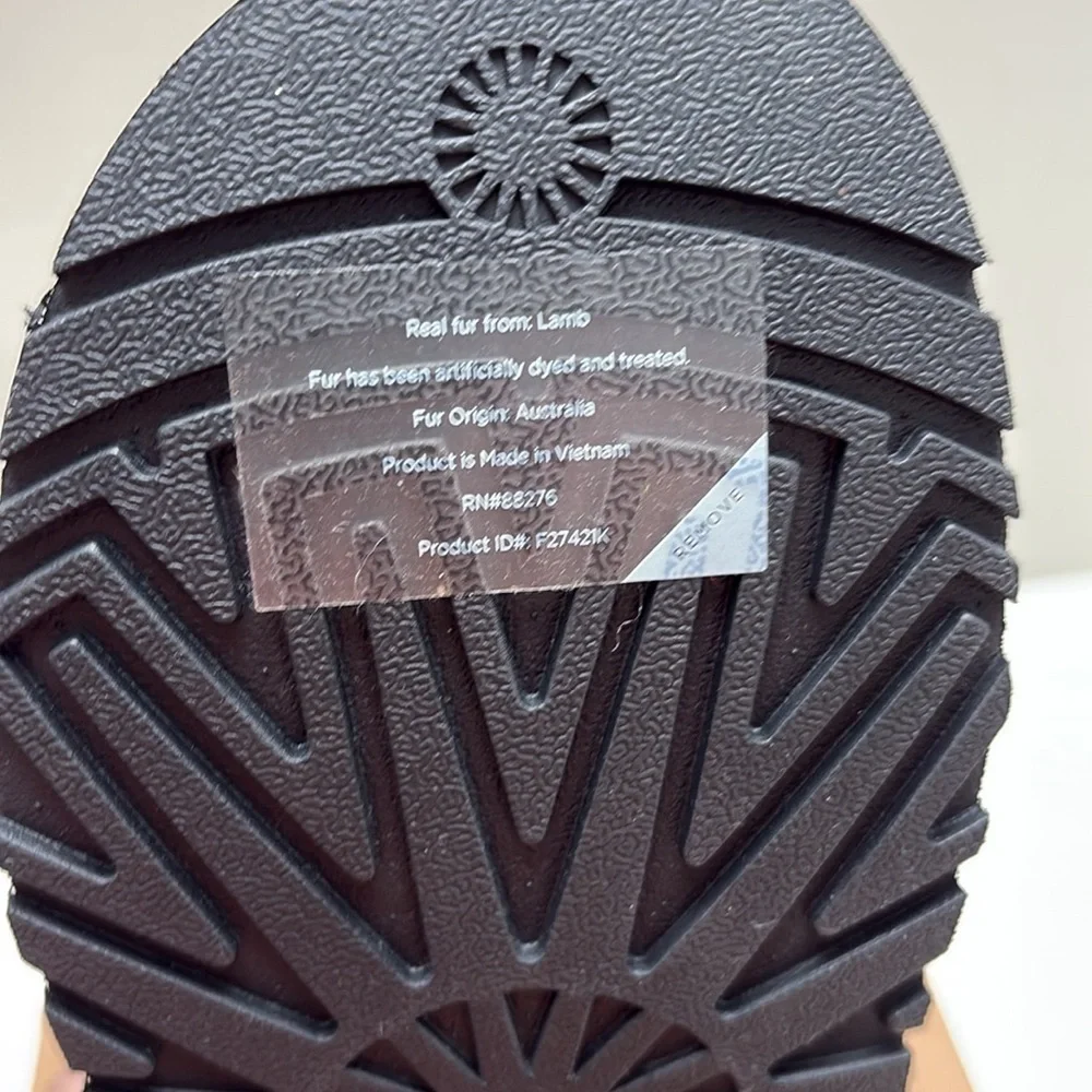 UGG Disco Cross Slide Brand New in Box w/Tag Size 9 Black White - Picture 7 of 9